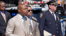 El alcalde de Nueva York advierte que la inmigración ilegal «destruirá la ciudad»