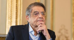 El escritor Sergio Ramírez pregonará los actos de la Hispanidad 2023 que organiza Ayuso