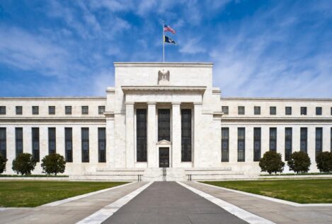 La Reserva Federal de EEUU pausa la subida de tipos y los mantiene entre el 5,25% y el 5,50%