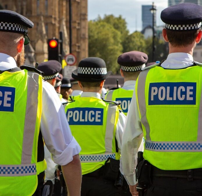 El Gobierno británico revisará el uso de armas en policía tras negarse a llevarlas 100 agentes