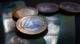 El euro retrocede a mínimos del año ante el incierto escenario de subida de tipos