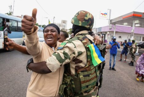 La junta golpista de Gabón insiste en que la disolución de las instituciones es «temporal»