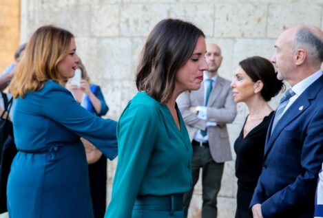 Frío saludo entre Montero y 'Pam' con la presidenta de Vox en las Cortes de Aragón