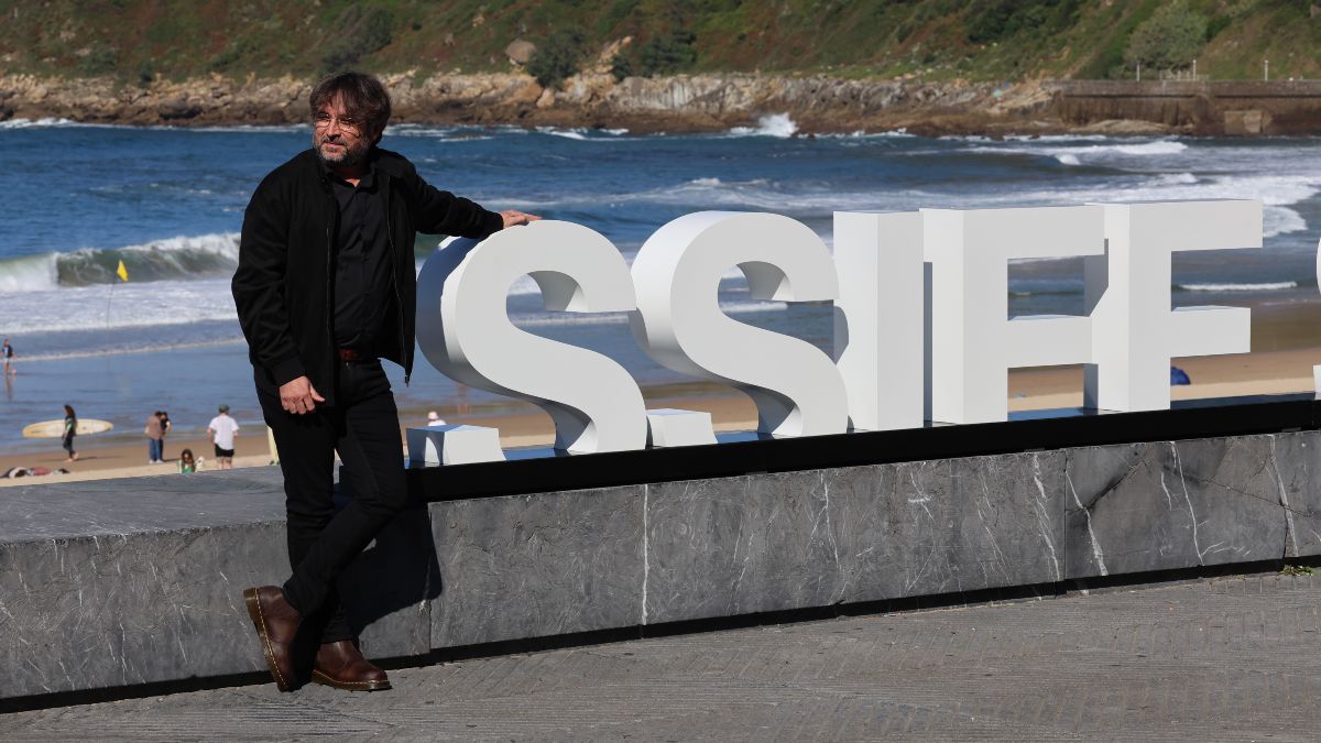 Aplausos para Évole y la víctima de Ternera tras la proyección del documental en San Sebastián