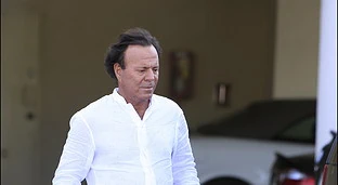 Julio Iglesias niega las agresiones sexuales: «No he abusado o coaccionado a ninguna mujer»