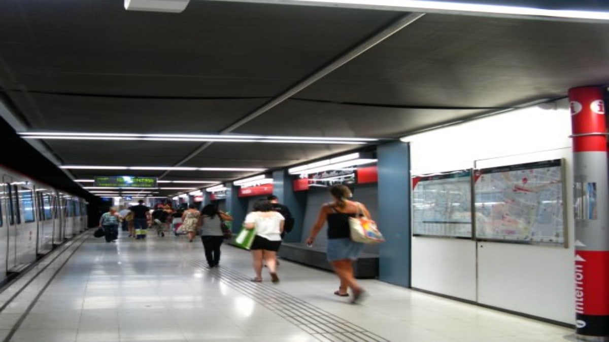 Detenidos tres traficantes de droga en la L1 del metro de Barcelona