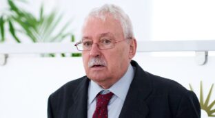 El PP propone al expresidente socialista Leguina para la Cámara de Cuentas de Madrid