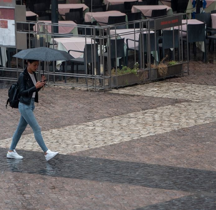 La Aemet pone en riesgo amarillo a una decena de comunidades por lluvias y tormentas