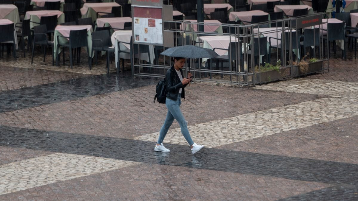 La Aemet pone en riesgo amarillo a una decena de comunidades por lluvias y tormentas