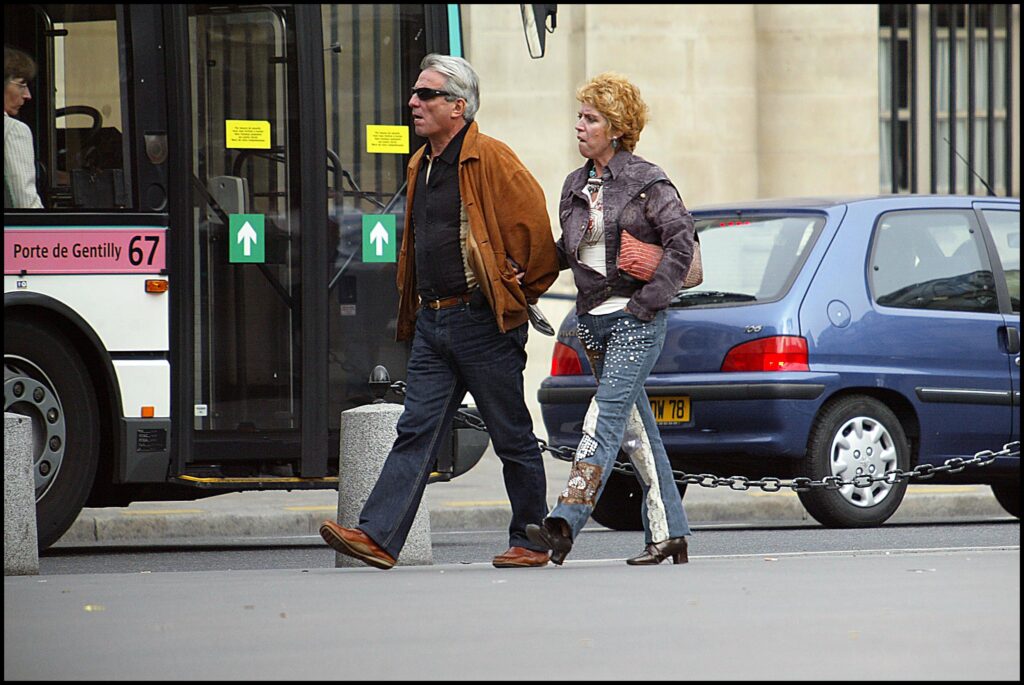 María Jiménez y Pepe Sancho por las calles de París