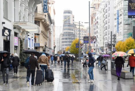 La lluvia provoca incidencias en Cercanías y Metro de Madrid y retenciones en carreteras