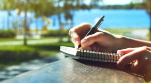 Lo que el teclado se llevó: ¿qué hemos perdido al dejar de escribir a mano?