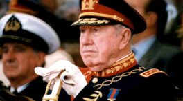 El Gobierno retirará a Pinochet la Gran Cruz concedida por España en 1975