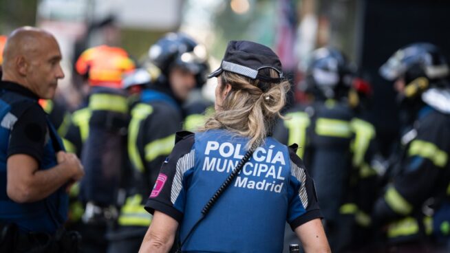 Detenido un hombre por agredir brutalmente a su pareja a la salida del juzgado en Madrid