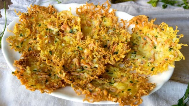Qué comer en Jerez de la Frontera: saborea las tortitas de camarón, el fino y el ajo campero