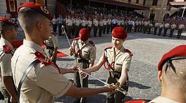 La princesa Leonor recibe el sable de cadete en la Academia General Militar