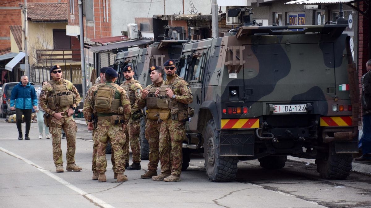 Estados Unidos pide a Serbia que retire sus tropas de la frontera con Kosovo