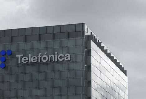 Las acciones de Telefónica suben casi un 3% tras la entrada de la saudí STC en su capital