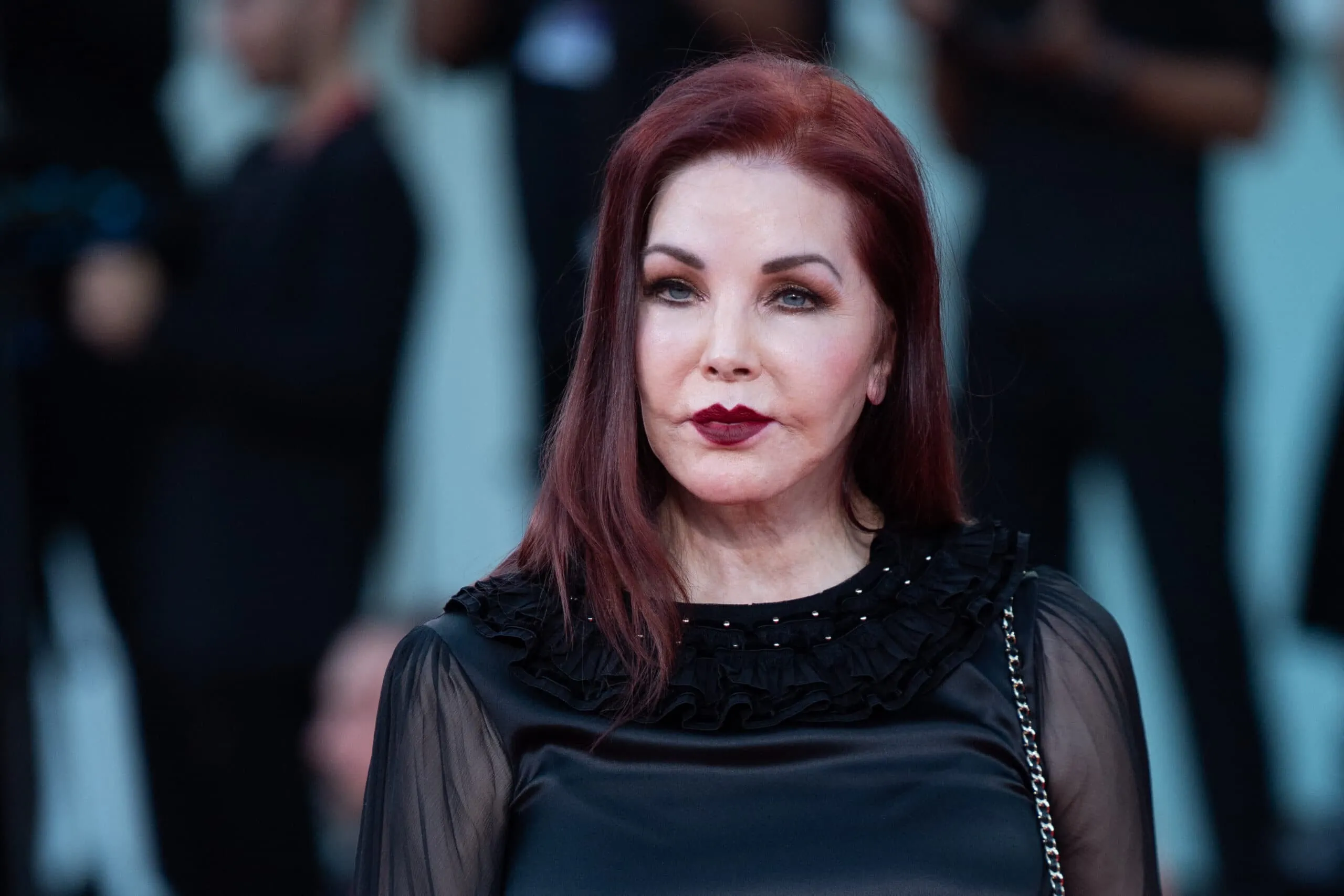 Priscilla Presley revela detalles de sus comienzos con Elvis (a los 14