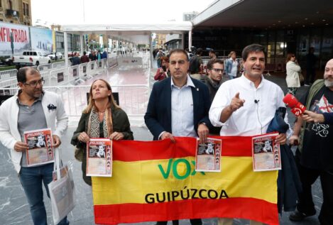Vox protesta ante el Festival de San Sebastián en el estreno del documental de Josu Ternera