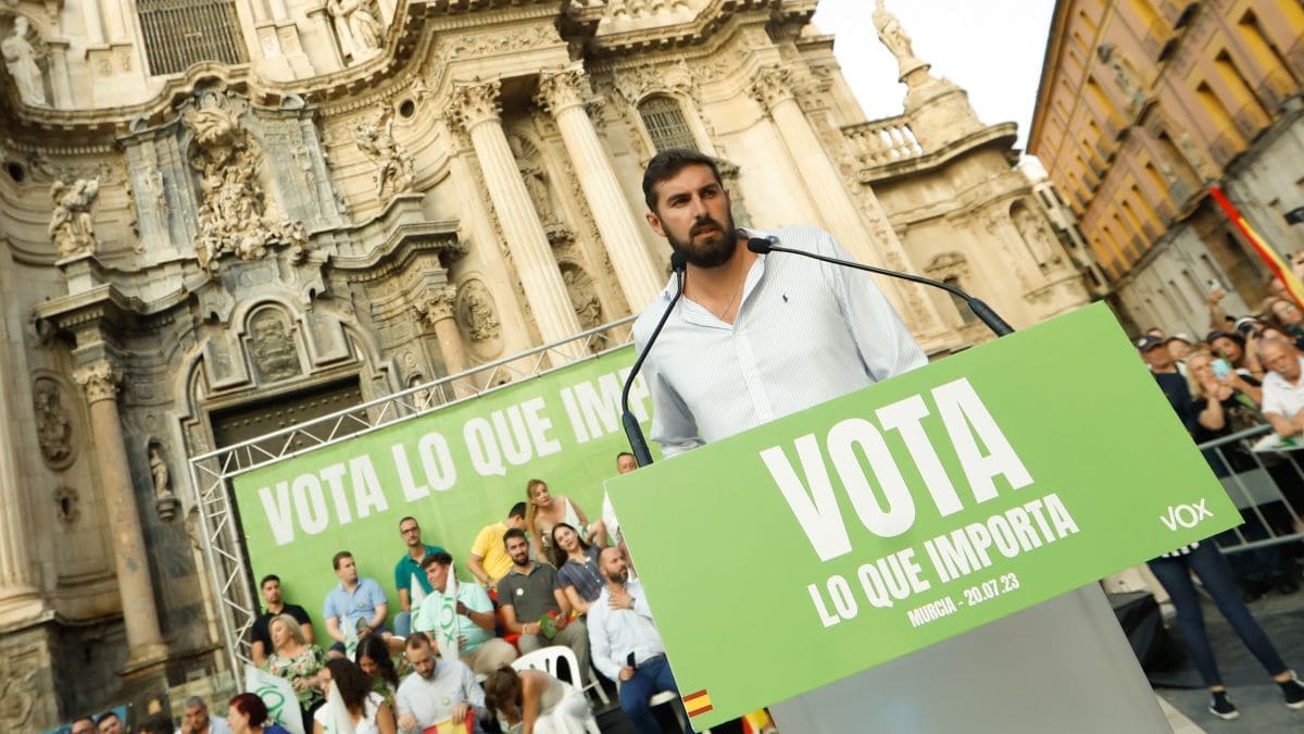 Vox choca con el PP en Murcia al votar contra la moratoria urbanística del Mar Menor