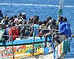 La oleada migratoria sigue golpeando Canarias: 1.157 personas y un cayuco de récord