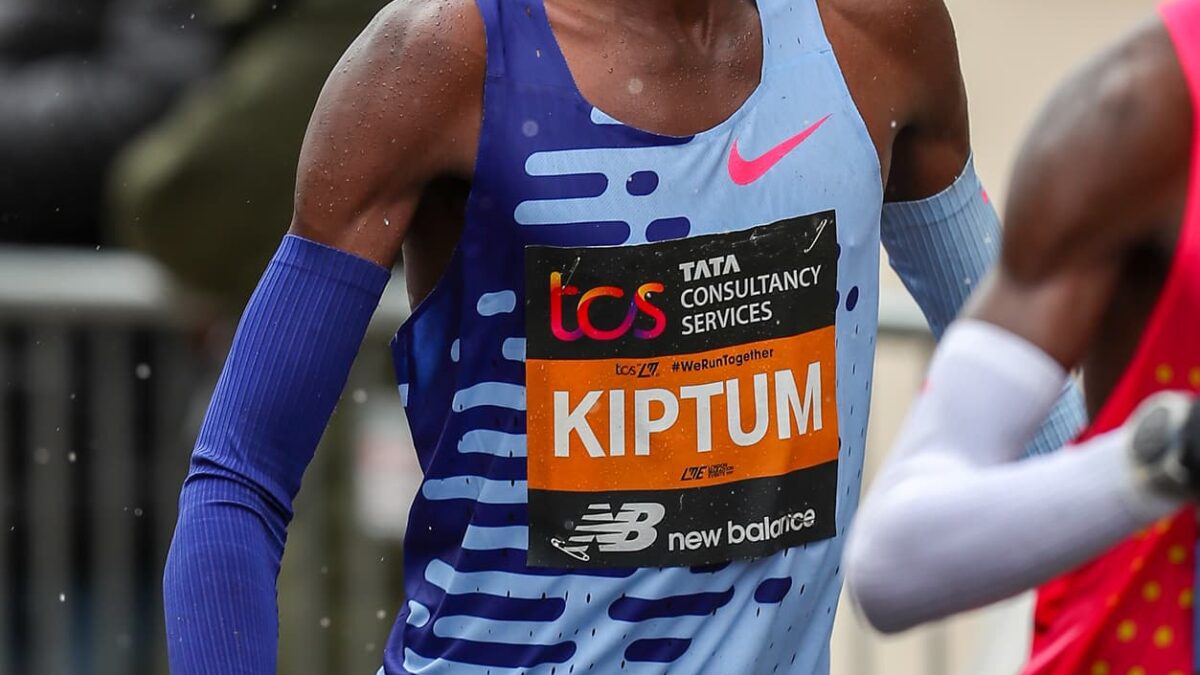 El keniano Kelvin Kiptum destroza el récord del mundo de maratón en Chicago