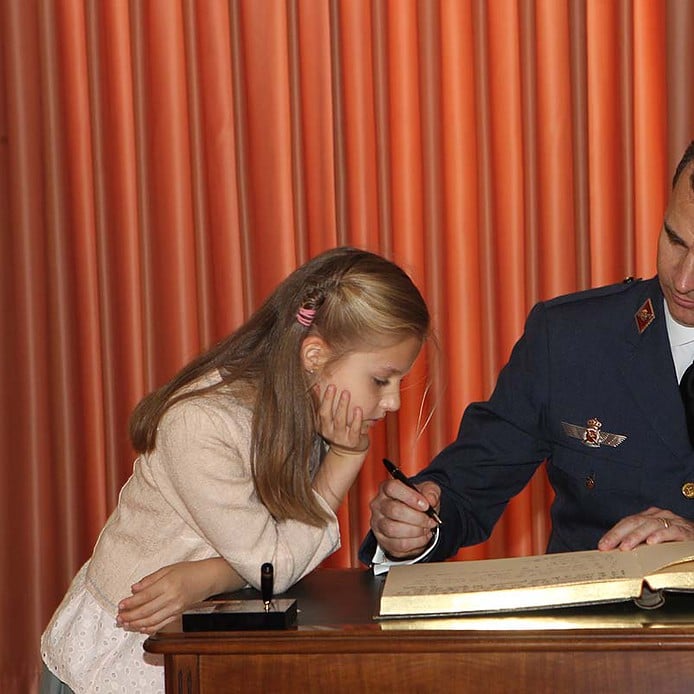 En la guardería o en un caza, las fotos inéditas de la princesa Leonor por su 18 cumpleaños