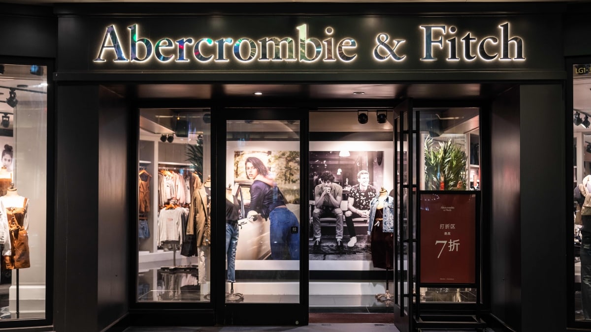 Acusan a directivos de Abercrombie & Fitch de explotar sexualmente a modelos de la empresa