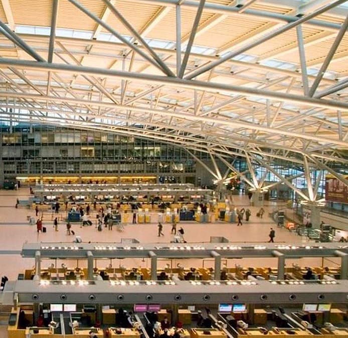 El aeropuerto alemán de Hamburgo reinicia las operaciones tras la amenaza de atentado
