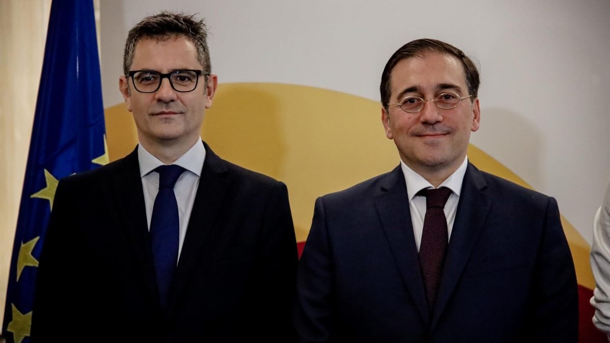 El Gobierno y Colombia niegan la reunión de Albares y Bolaños con Puigdemont en Bruselas