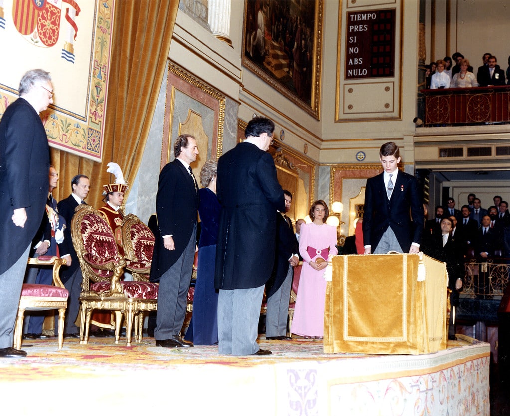 Felipe VI jurando la Constitución en al año 1986
