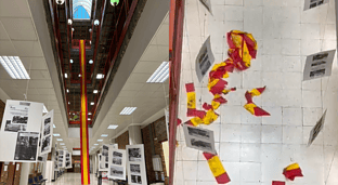 Una asociación universitaria denuncia a la Policía la vandalización de una bandera nacional