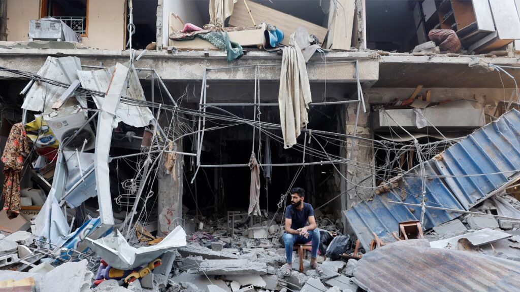 Edificios destruidos por bombardeos de Israel en el sur de Gaza.
