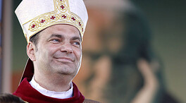 Un obispo polaco renuncia tras ser pillado en una orgía con un prostituto en una parroquia