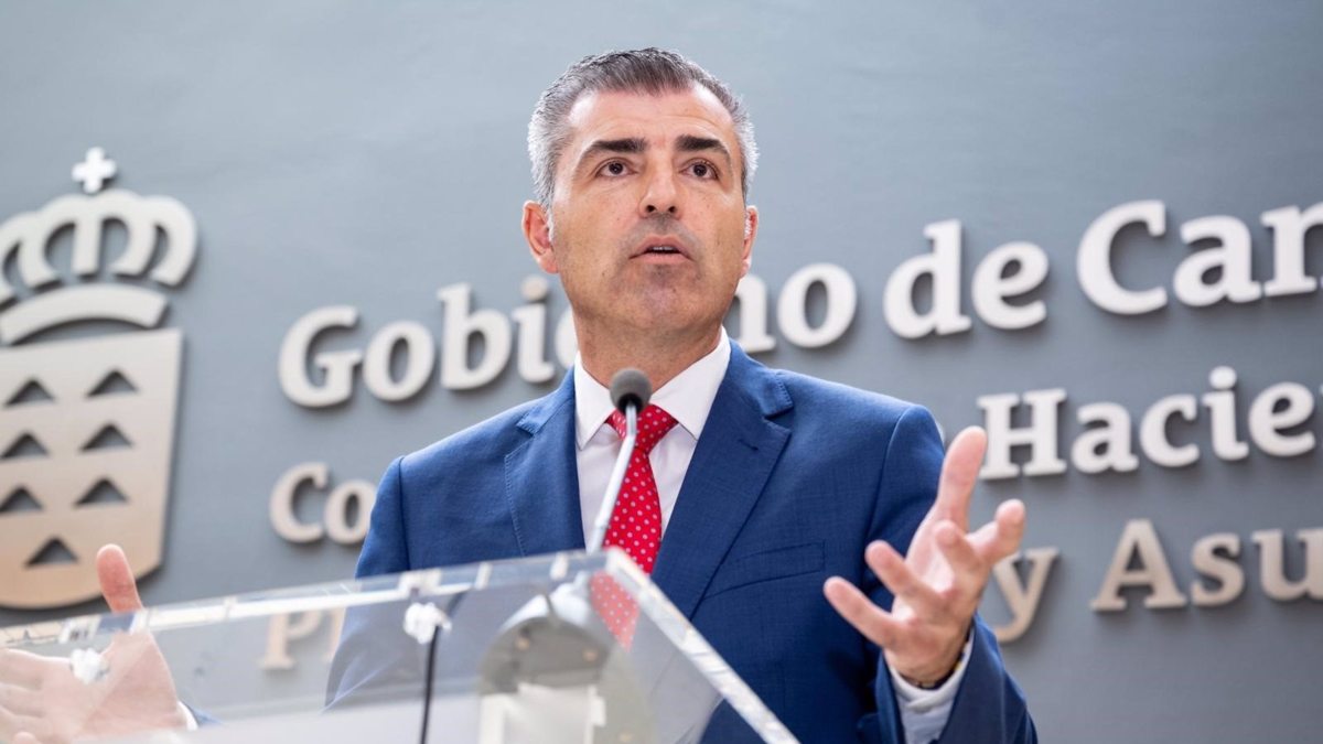 Canarias exige que el Gobierno asuma la derivación de menas a otras comunidades