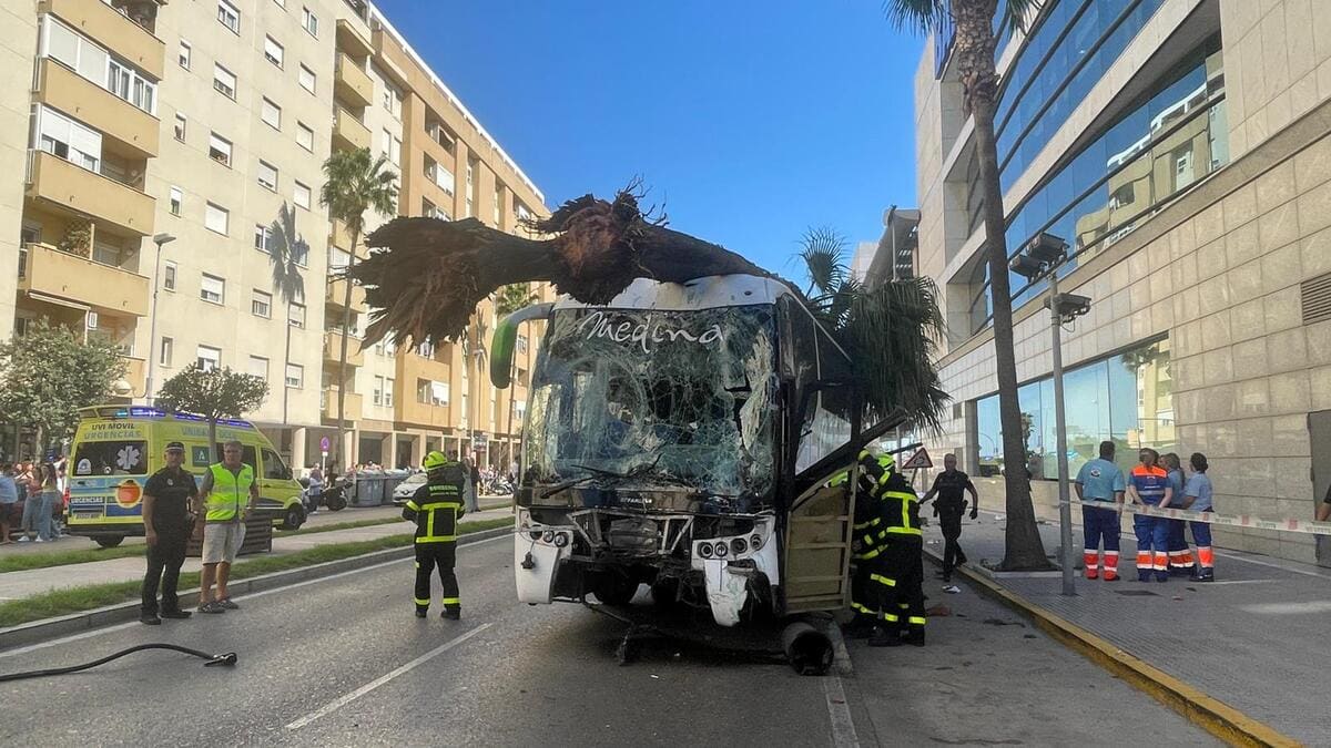 Al menos tres fallecidos en un accidente de un autobús en Cádiz