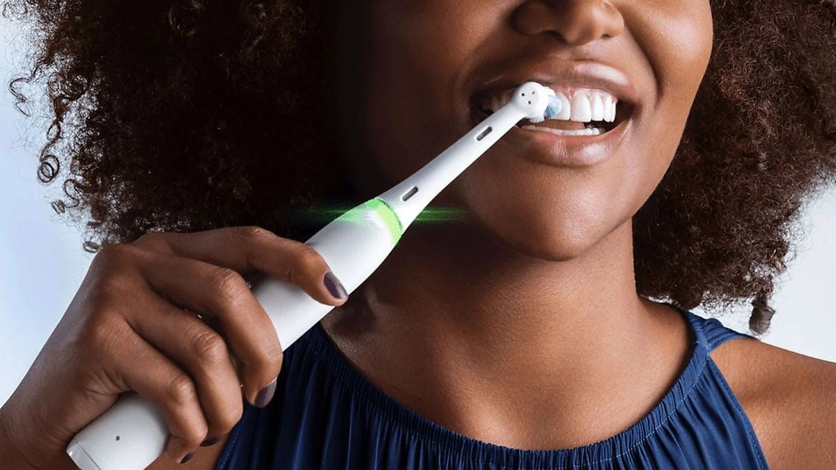 Cuida tu boca como un profesional con este cepillo de dientes eléctrico Oral-B: ¡súper descuento!