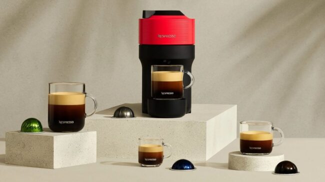 Prepara el café de tus sueños con esta cafetera de cápsulas Nespresso ¡por menos de 60€!