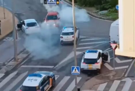 Dos mujeres y un policía resultan heridos en Cáceres por un coche a gran velocidad