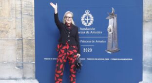 Meryl Streep desata la euforia de sus admiradores en su recibimiento en Oviedo