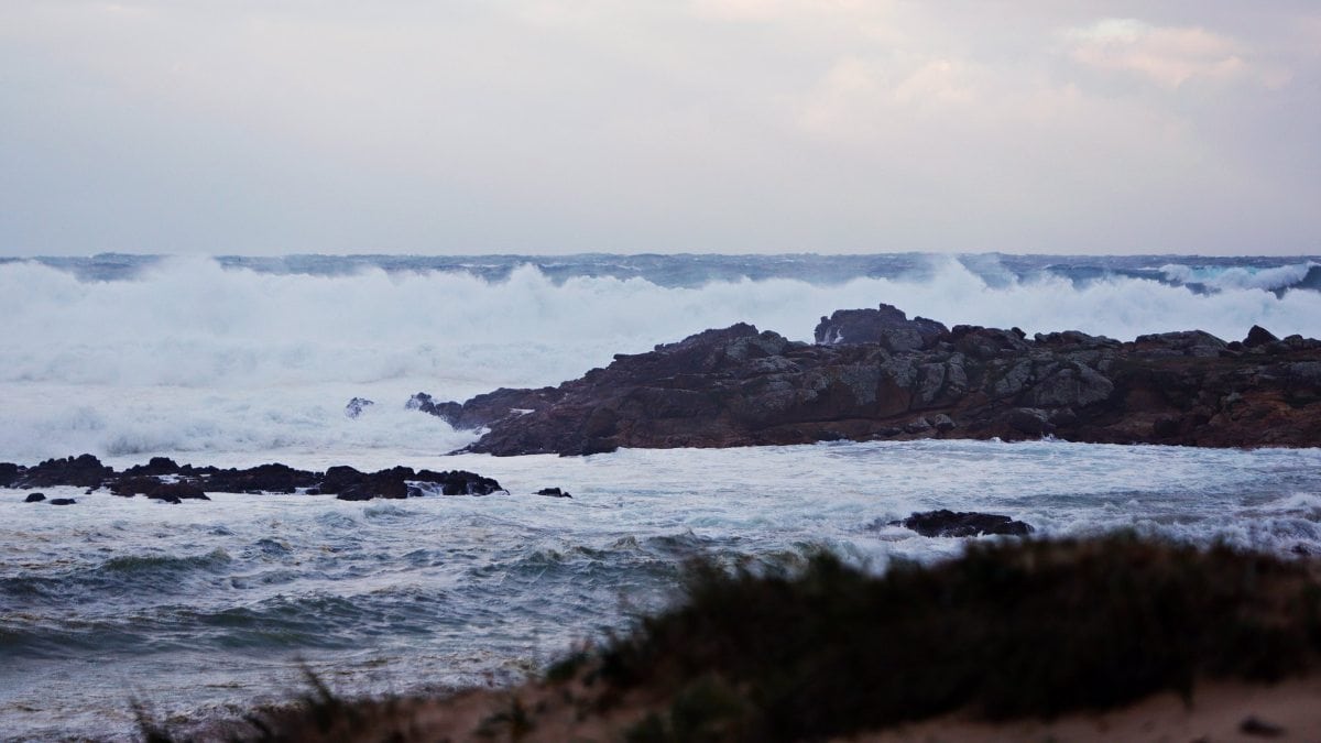 Riesgo por lluvias, viento y fenómenos costeros en doce comunidades