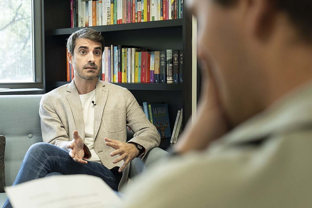 Pablo Simón durante la entrevista con THE OBJECTIVE. Foto: Carmen Suárez