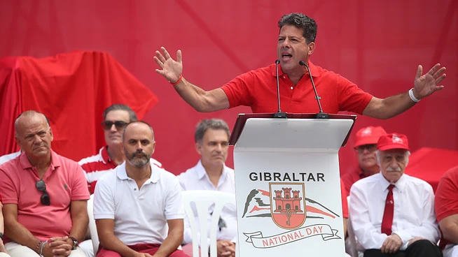 El ministro principal de Gibraltar ingresa en un hospital español para una operación urgente