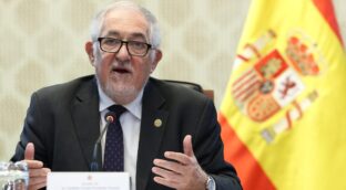 Alarma en Junts y ERC: prevén que el TC tumbe el decreto para eludir el 25% de castellano