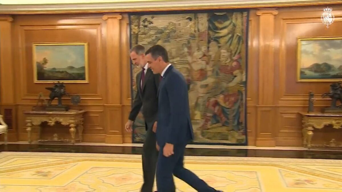 El rey Felipe VI recibe a Feijóo y Sánchez en una nueva ronda de consultas