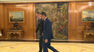 El rey Felipe VI recibe a Feijóo y Sánchez en una nueva ronda de consultas