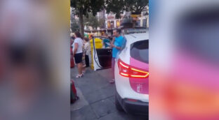 La policía local de Toledo permite usar el megáfono de un coche patrulla para lanzar proclamas antiabortistas