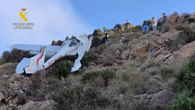 Fallecen dos personas tras estrellarse su avioneta en Almería