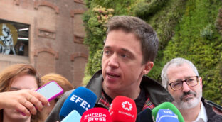 Errejón: «Ninguna barbarie previa justifica el asesinato y la matanza de civiles»